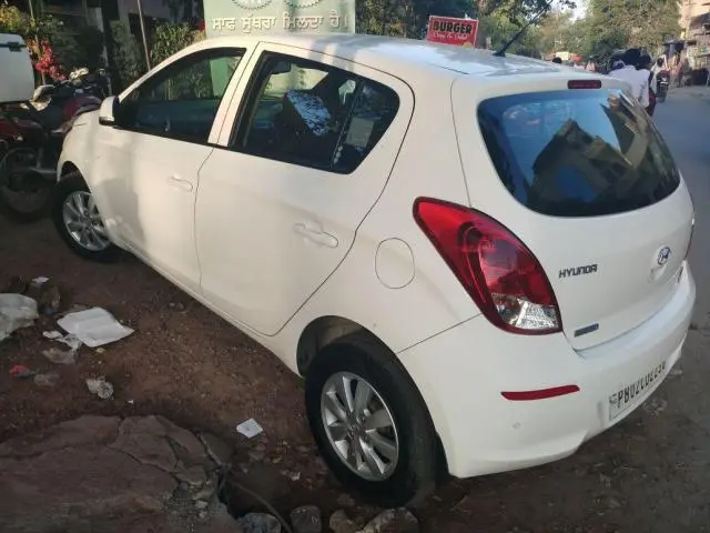 Hyundai i20 Sportz 1.4 CRDi 2013