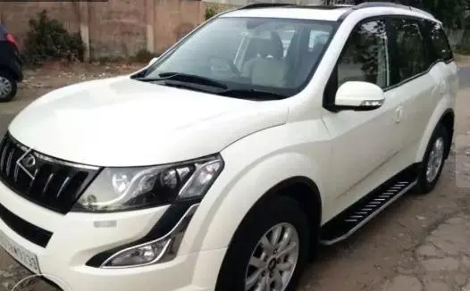 Mahindra XUV500 W10 2015