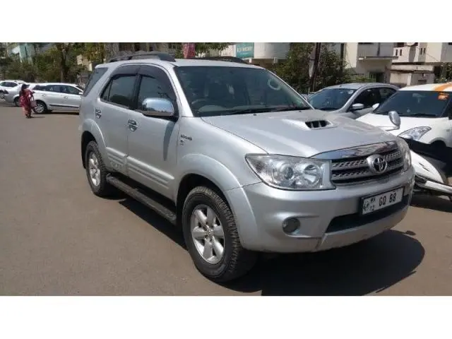 Toyota Fortuner 3.0 4X4 MT 2011