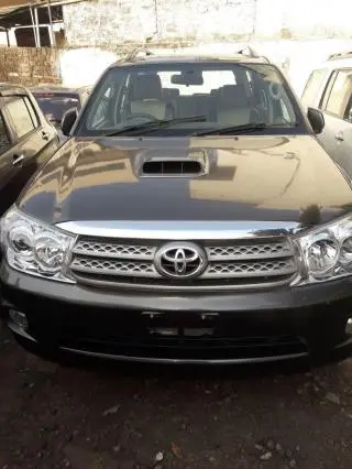 Toyota Fortuner 3.0 4X4 MT 2010