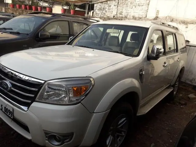 Ford Endeavour 2.5L 4x4 MT 2012
