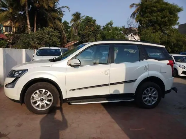 Mahindra XUV500 W10 AT 2016