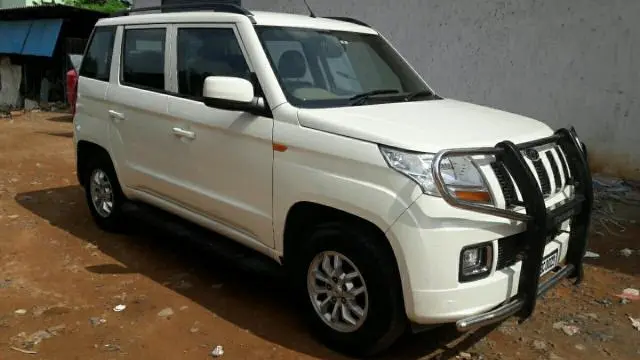 Mahindra TUV300 T8 2015