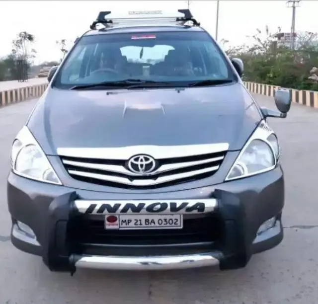 Toyota Innova 2.5 GX 8 STR BS IV 2011