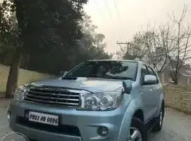 Toyota Fortuner 3.0 4X4 MT 2009