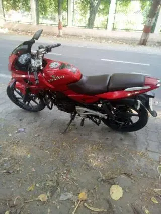 Bajaj Pulsar 220cc 2010