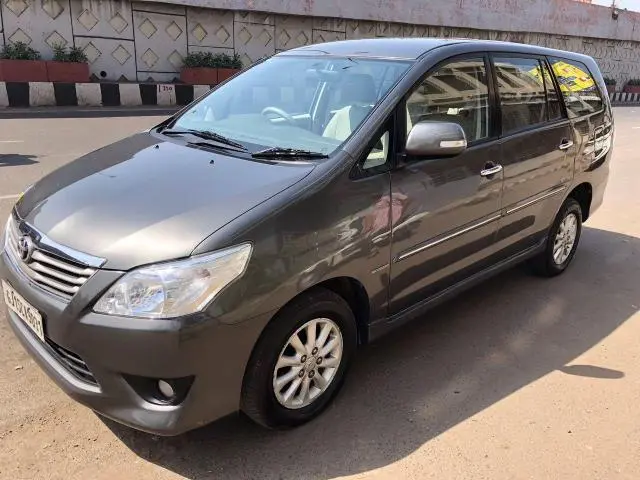 Toyota Innova 2.5 V 7 STR 2013