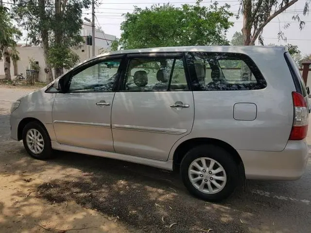 Toyota Innova 2.0 GX 2013