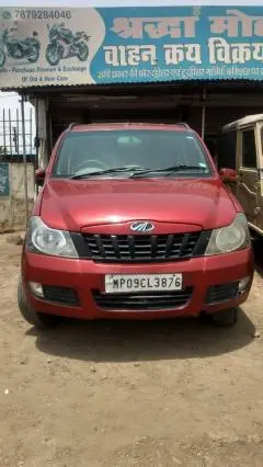 Mahindra Quanto C8 2012