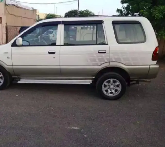 Chevrolet Tavera NEO 3 LT 9 STR BS III 2016