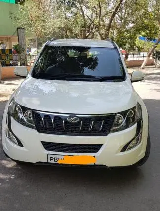 Mahindra XUV500 W8 2016