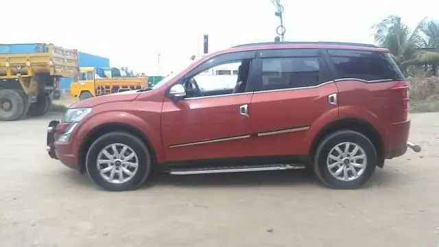 Mahindra XUV500 W10 2016