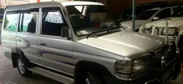 Toyota Qualis GS C8 2004