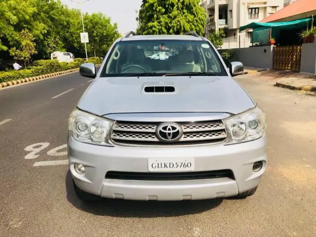 Toyota Fortuner 3.0 4x2 MT 2010