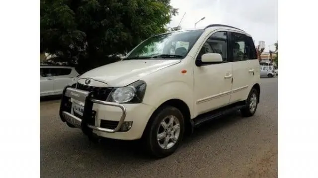 Mahindra Quanto C8 2012