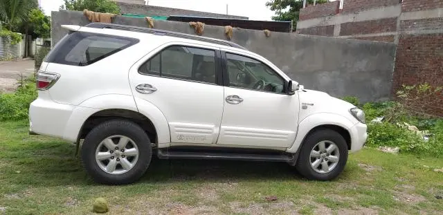 Toyota Fortuner 3.0 4X4 MT 2012