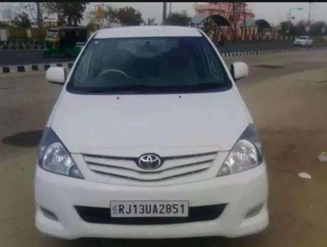 Toyota Innova 2.5 GX 8 STR BS IV 2011