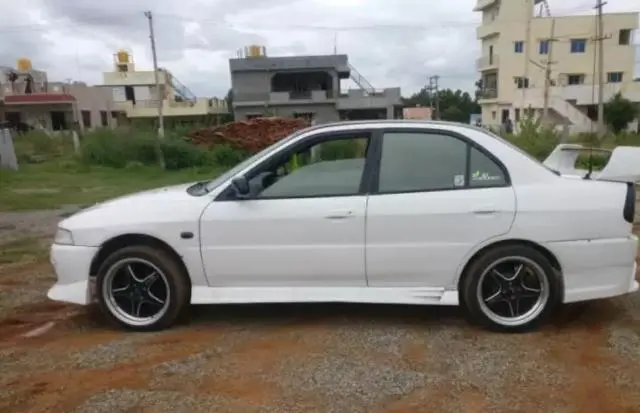Mitsubishi Lancer LXD 2.0 2004