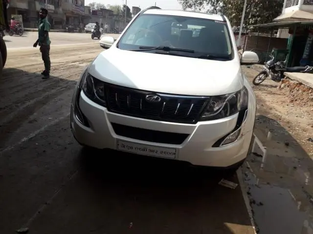 Mahindra XUV500 W10 2015