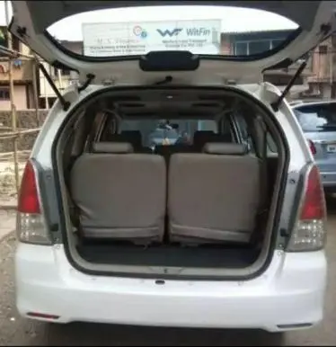 Toyota Innova 2.5 ZX 7 STR BS III 2011