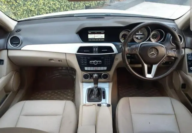 Mercedes-Benz C-Class 200 CGI AVANTGARDE 2013