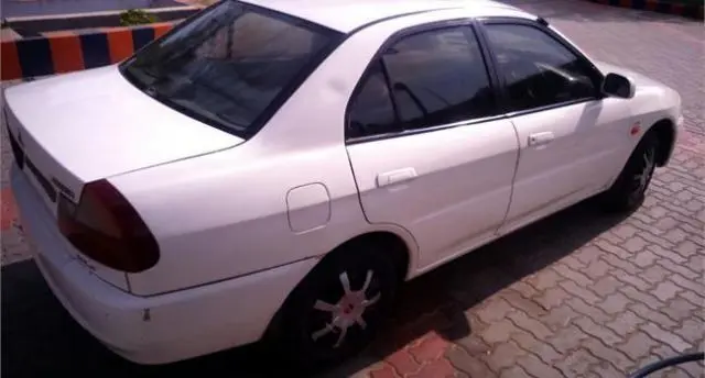 Mitsubishi Lancer GLD 2.0 2005