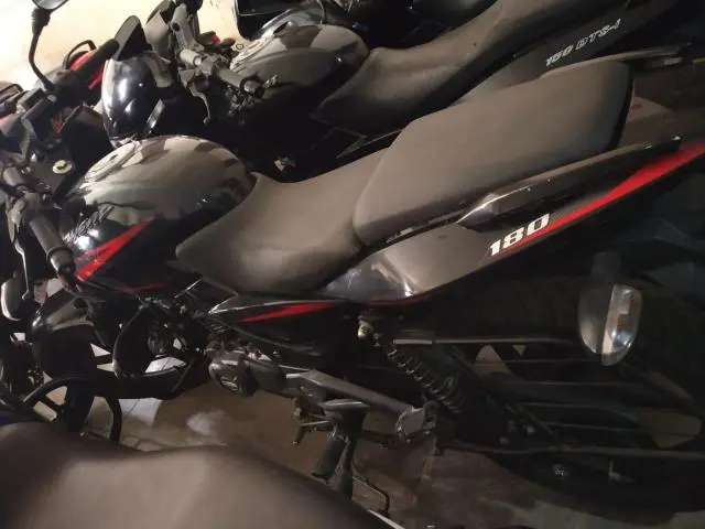 Bajaj Pulsar 180cc 2017
