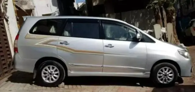 Toyota Innova 2.5 ZX 7 STR BS IV 2014