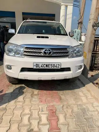 Toyota Fortuner 3.0 4X4 MT 2010