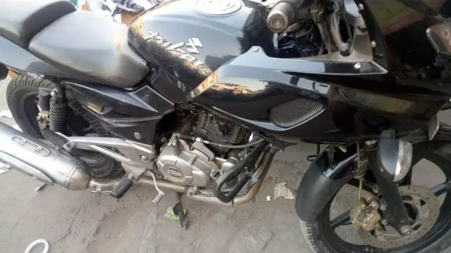 Bajaj Pulsar 220cc 2013
