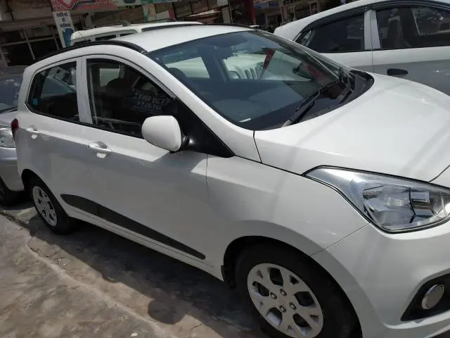 Hyundai Grand i10 Sportz CRDi 2015