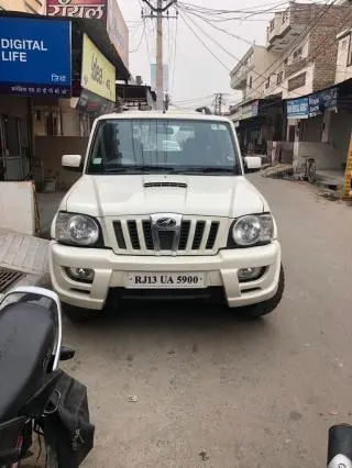 Mahindra Scorpio SLE BS IV 2013