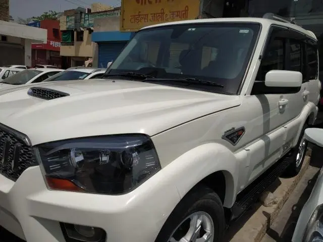Mahindra Scorpio S10 2016