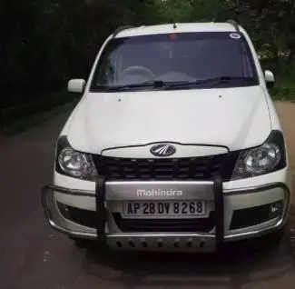 Mahindra Quanto C8 2013