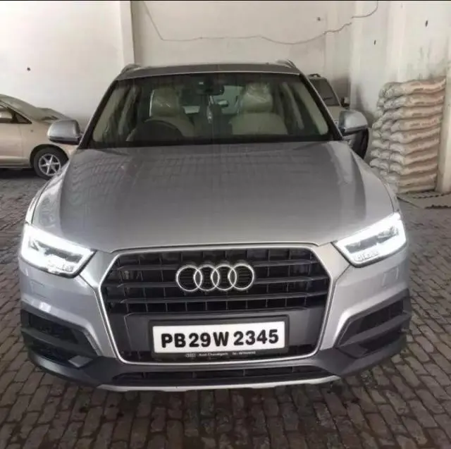 Audi Q3 35 TDI Premium + Sunroof 2017