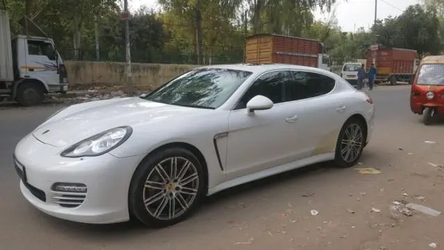 Porsche Panamera 4S 2012