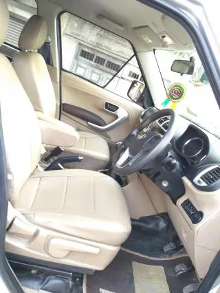 Mahindra TUV300 T8 2016