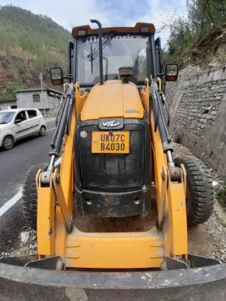 Mahindra EarthMaster SX 2017