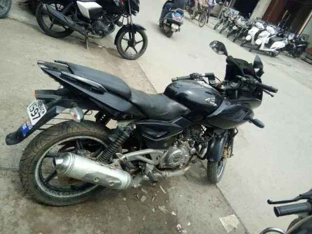 Bajaj Pulsar 220cc 2012