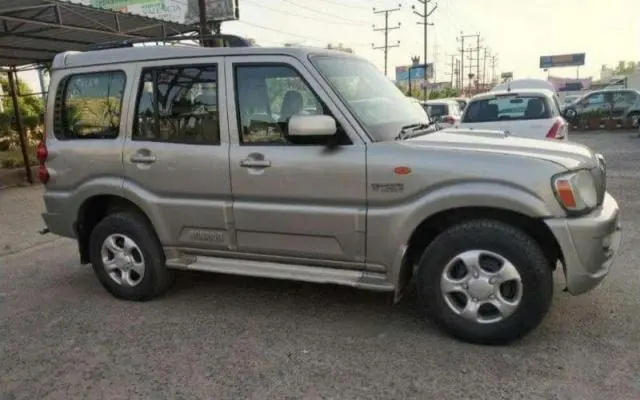 Mahindra Scorpio VLX 2WD AIRBAG AT BS IV 2011