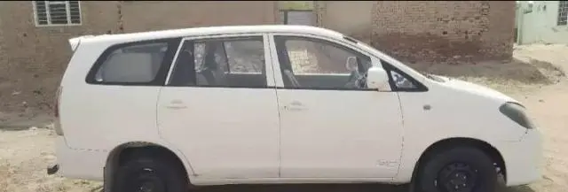 Toyota Innova 2.5 VX 8 STR BS IV 2010