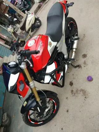 Mahindra Mojo Tourer Edition 300cc 2018