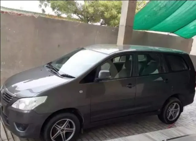 Toyota Innova 2.5 VX 8 STR BS IV 2010