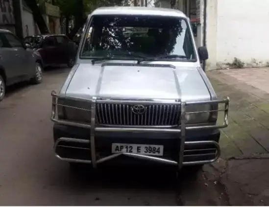Toyota Qualis GS C1 2004