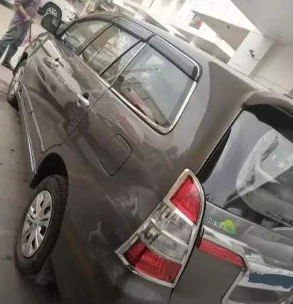 Toyota Innova 2.5 ZX 7 STR BS IV 2013