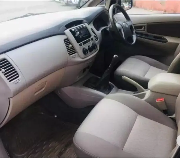 Toyota Innova 2.5 ZX 7 STR BS IV 2015