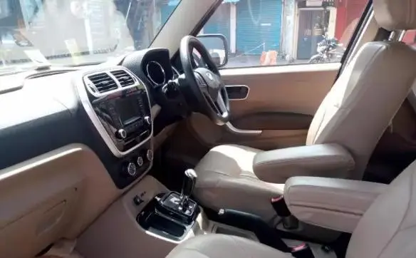 Mahindra TUV300 T8 AMT 2016