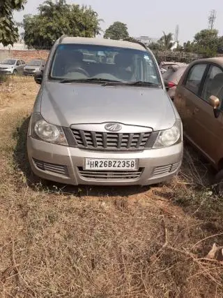 Mahindra Quanto C8 2013