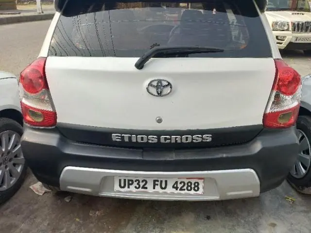 Toyota Etios Cross 1.2 G 2014
