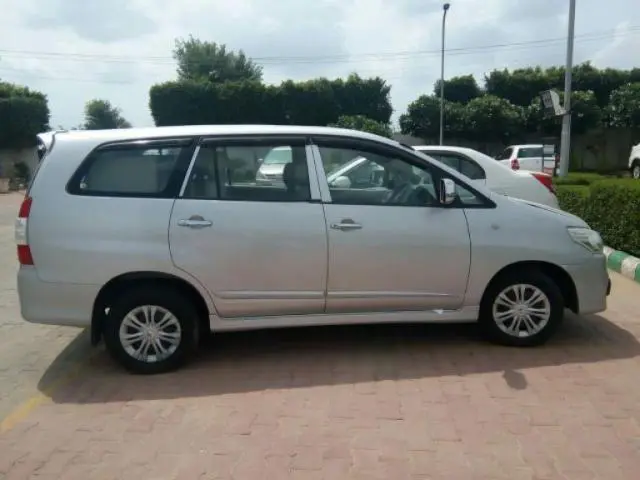 Toyota Innova 2.5 ZX 7 STR BS IV 2014